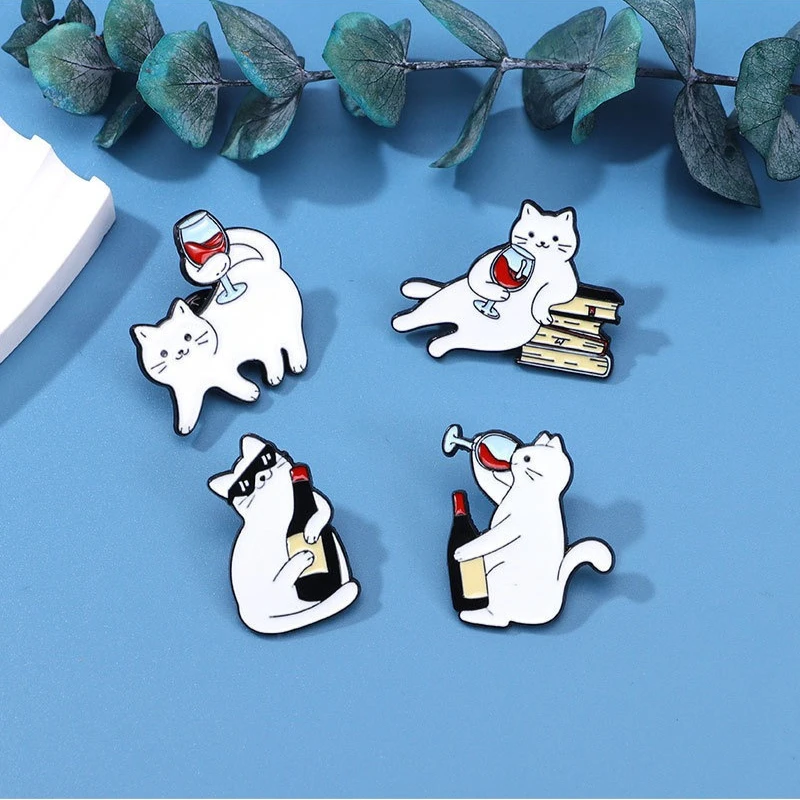 Cute Cat Brooch Metal White Cat Pin Creative Badge Accessory for DIY Clothes Bags Shoes Hat Scarf T-shirt Jeans