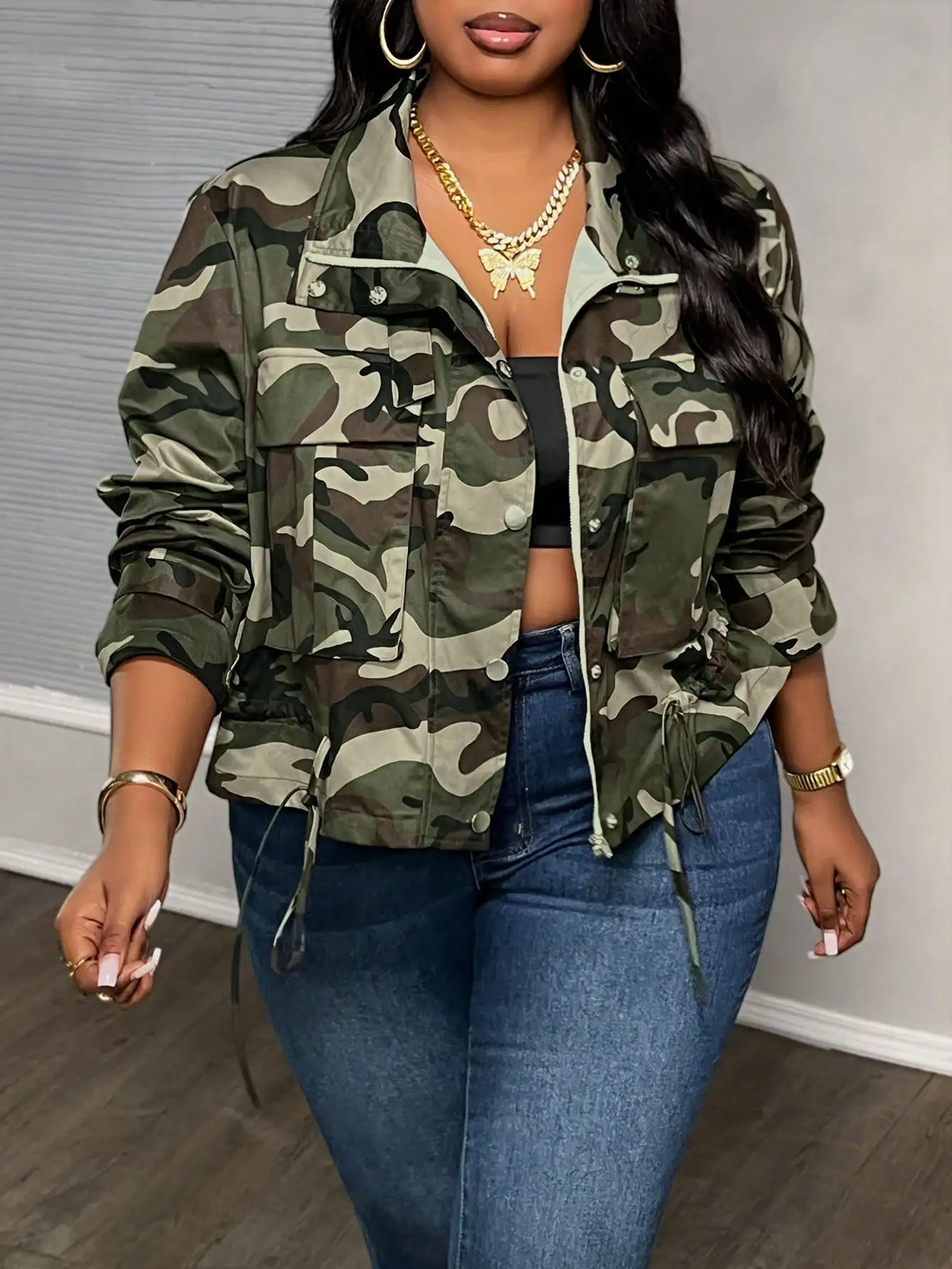 

Куртка-бомбер женская камуфляжная на шнуровке, больших размеров – повседневная верхняя одежда в стиле милитари для осени и зимы