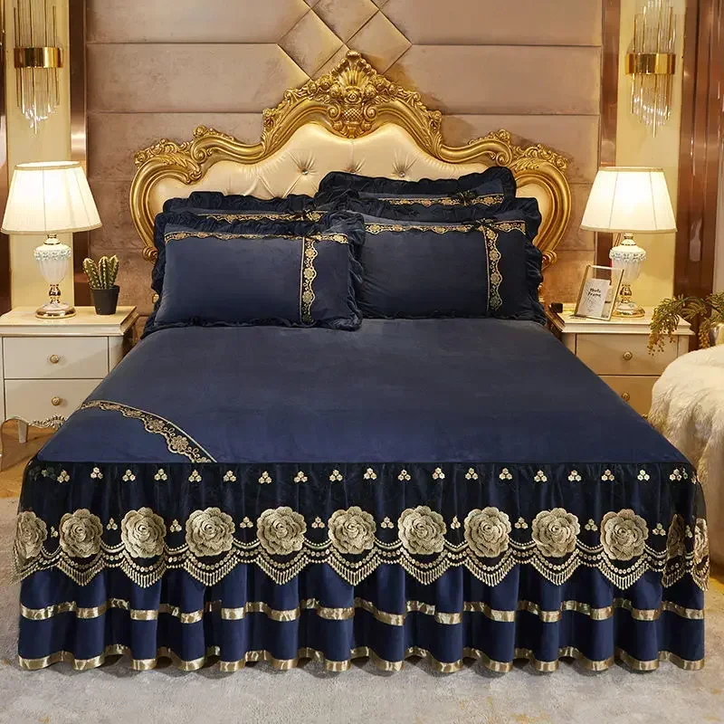 Luxury Bed Spread Fashion Bed Skirts Queen King Size Home Decoration Crystal Embroidery Velvet Bed Cover with Pillowcases