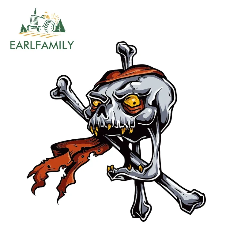 

EARLFAMILY 13 см x 12,9 см, забавные автомобильные наклейки с изображением пиратского черепа и перекрещенных костей, мультяшные наклейки JDM для автомобильных окон и бамперов, виниловые наклейки