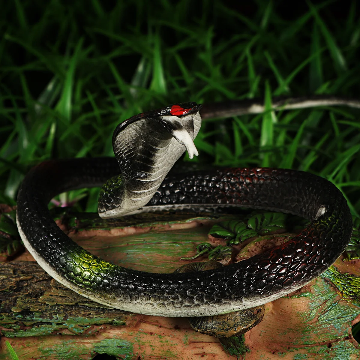 169Pcs Realistic Halloween Insects Assorted Prank Props Educational Simulated Animal Figures for Kids Parties and Entomology