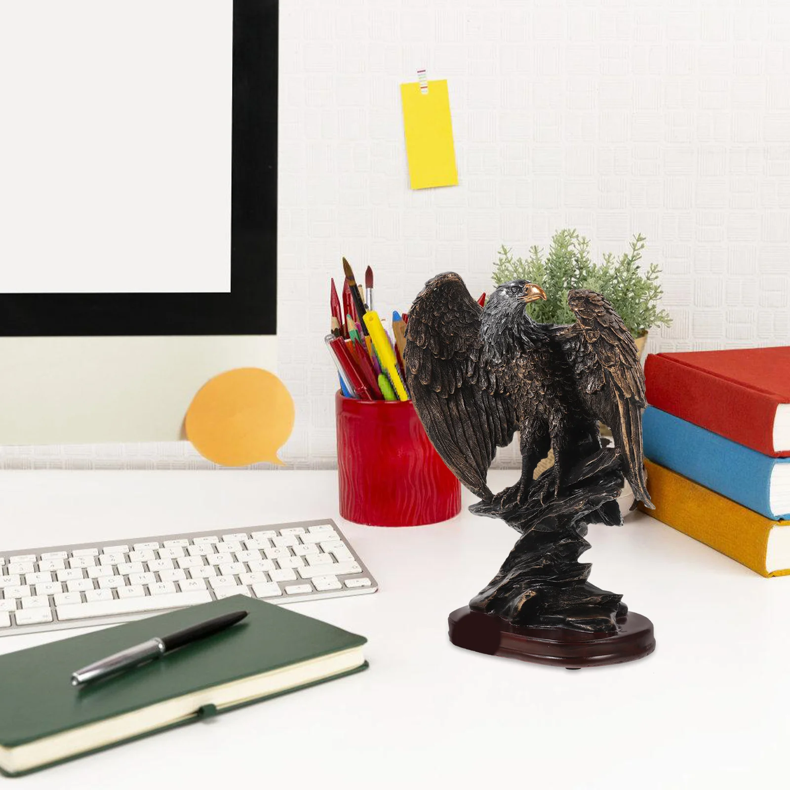 

Resin Eagle Statue Vivid Resin Craft Garden Yard Decoration Desktop Bird Statue for Office Decor Eagle Figurines