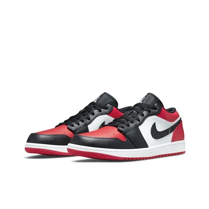 Original Air Jordan 1 Low "Bred Toe" สีแดงสีดําสีขาวสําหรับชายคลาสสิก Retro บาสเกตบอล Street รองเท้าผ้าใบลําลองรองเท้า 553558 -612