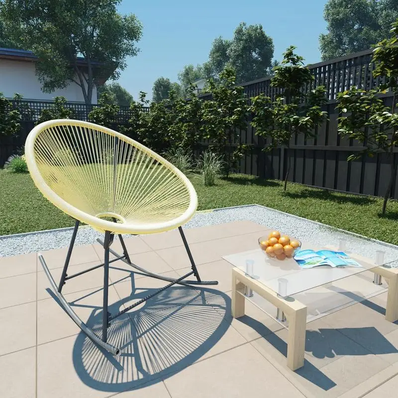 Chaise à bascule Acapulco beige en polyéthylène tressé sur structure en acier thermolaqué, résistante à l'eau et lavable. Design moderne adapté au jardin et à la terrasse, charge maximale 110 kg, dimensions 69x79x82 cm, assemblage nécessaire sans coussin fourni.