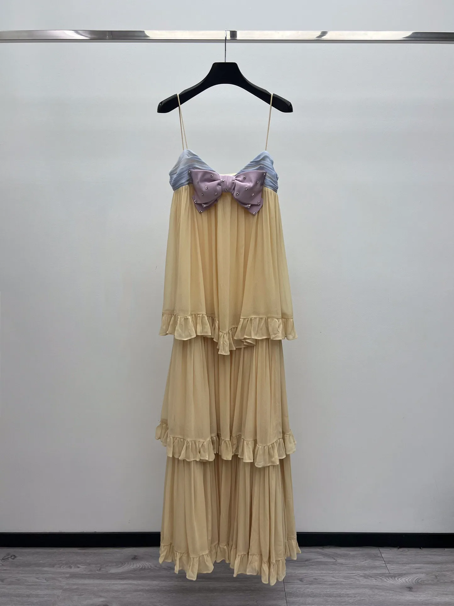 

Sexy Spaghetti Strap Light Yellow Evening Dress Fashion Patchwork Bow Romantic Ruffles Women's Long Dress