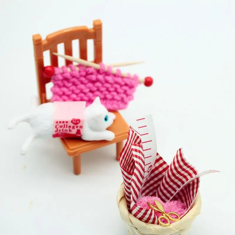 1 Set Puppenhaus Dicker Faden Strickpullover Katze Schelmische Szene Modell Simulation Artikel Ornament Miniatur Spielzeug DIY Zubehör