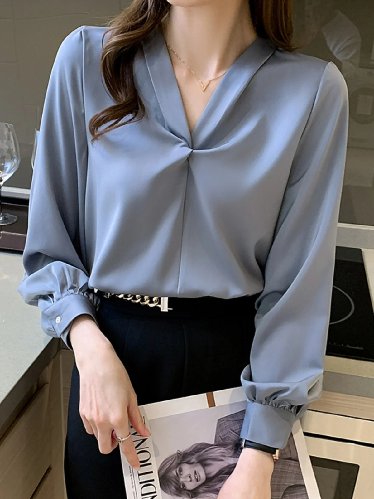 

Spring Autumn New Arrival Women's Faionable V-Ne Long Sve irt Versatile Commute Lightweight Luxury Street Sle Top