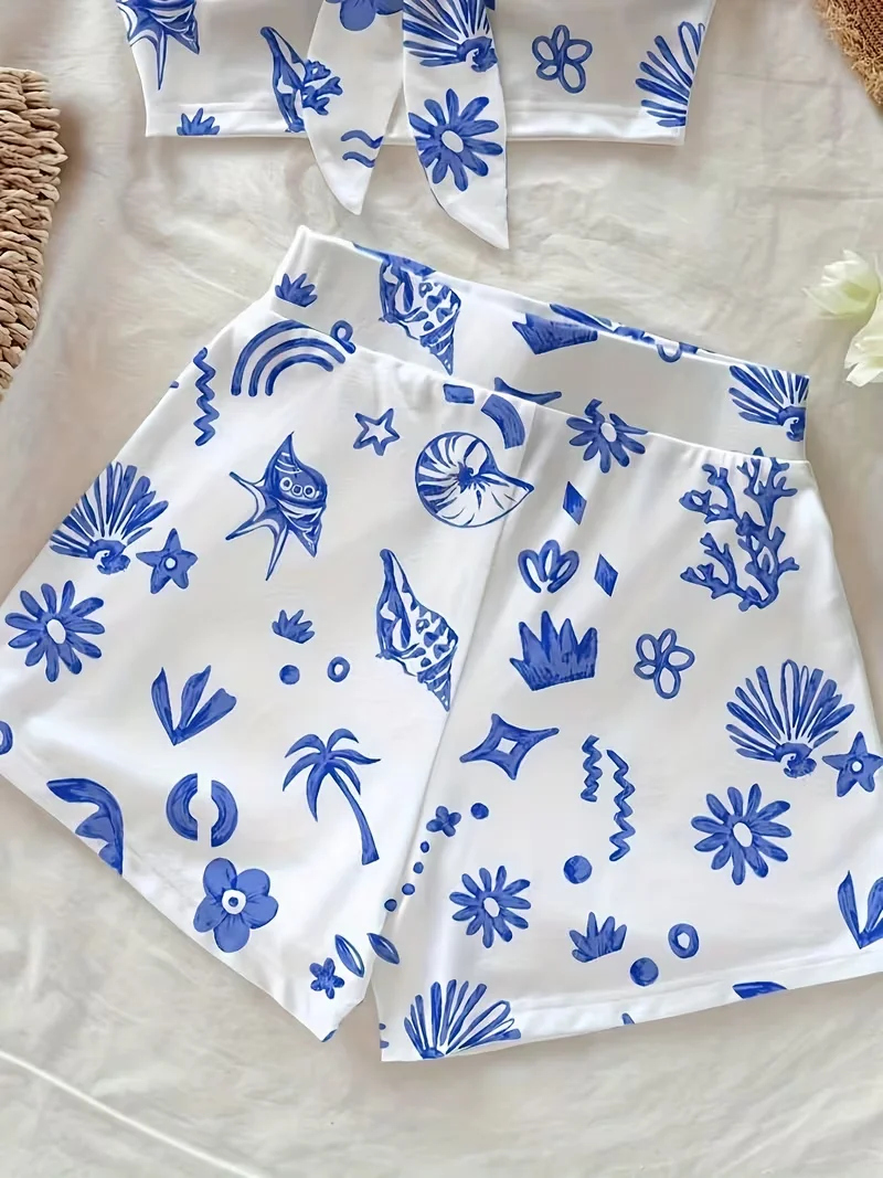 Damski letni zestaw dwuczęściowy: top z efektem skręcenia z przodu i szorty, idealny na wakacje na plaży.