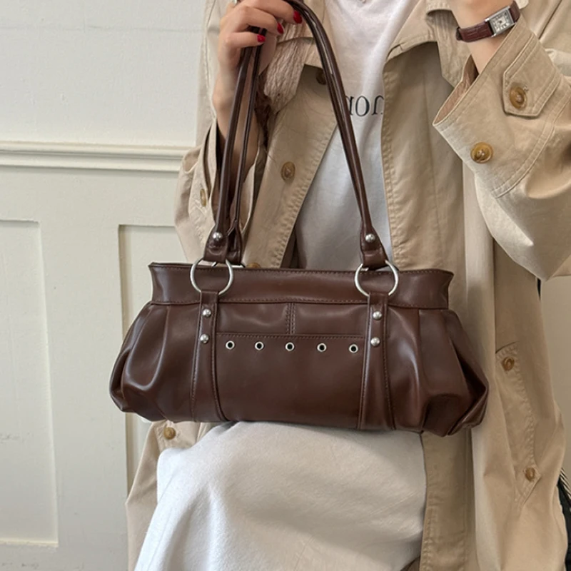 Metallnietenverzierte Unterarm-Schultertasche, Damen Einfarbige Preppy Pendler-Handtasche mit Nieten-Dekor, Koreanische Y2k Mädchen Weiche Casual Tragetasche – Detail 11