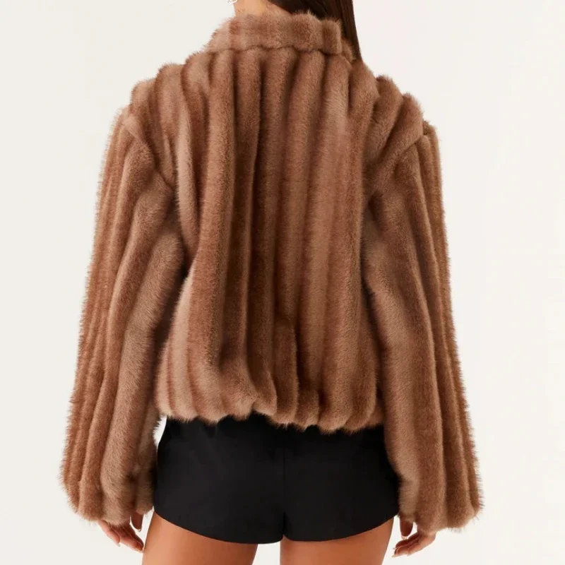 

Warm Thick Plush Coat Luxury Casual Outerwear Zip-up Lapel Faux Fur White Short Coat Zipper Stripe Faux Mink Furry Jacket Fluffy