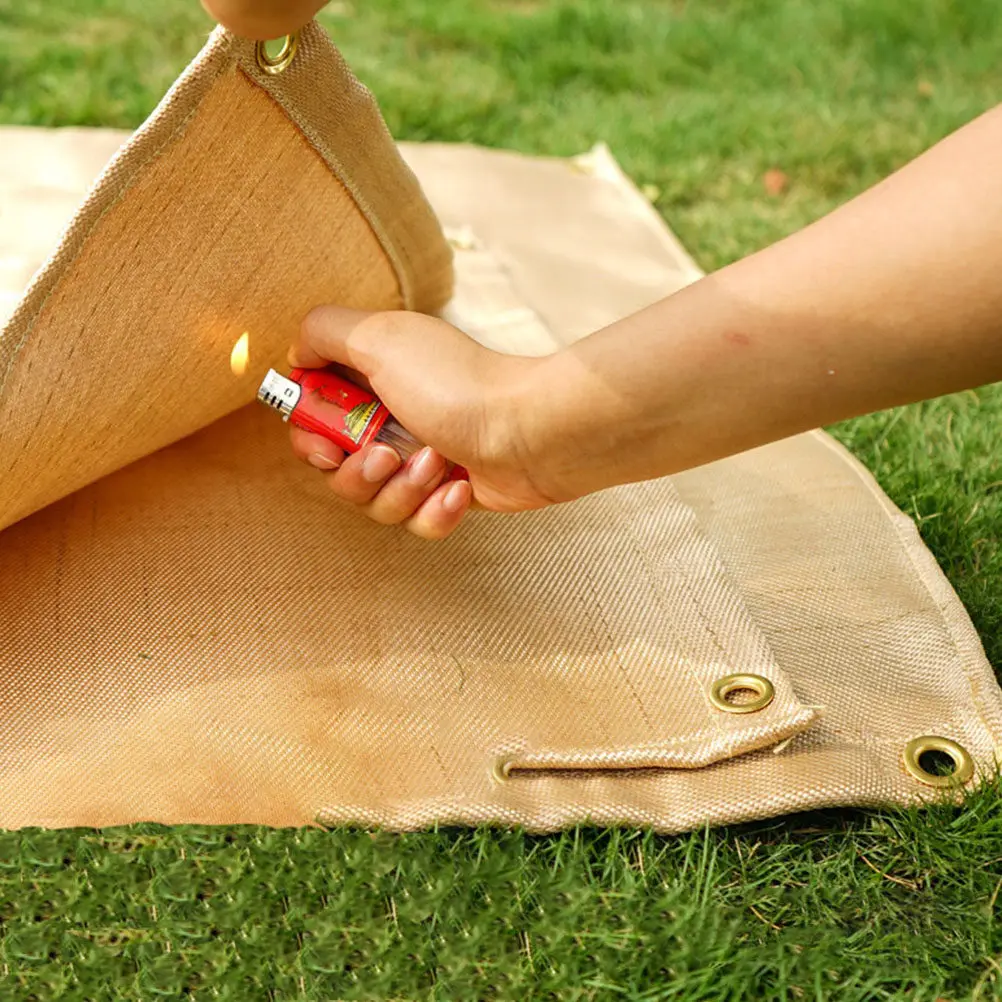 

1Pcs Fireproof Mat Premium Fiberglass Fire Blanket Double-Sided Heat-Resistant Outdoor Stove Mat for Barbecue Picnic Camping