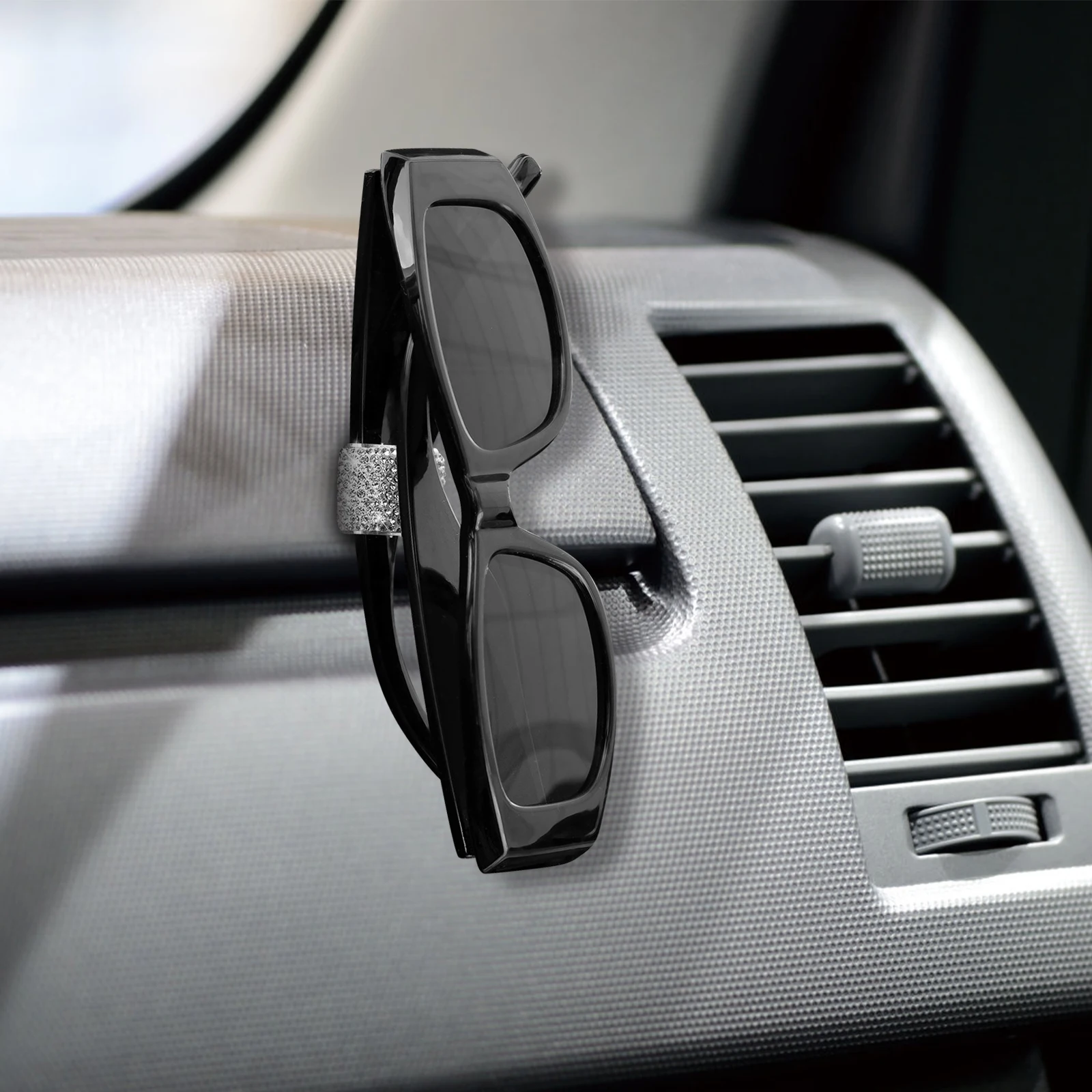 

2 шт. автомобильные держатели для солнцезащитных очков со стразами, современный стильный аксессуар для женщин, автомобильный внутренний держатель для солнцезащитных очков