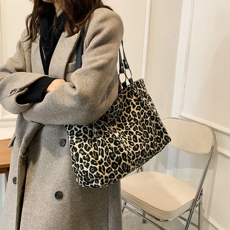 Women Popular Handbags Large Capacity Leopard Shoulder Bags 2023 New Fashion Tote Shopping and Travel Bags Canvas