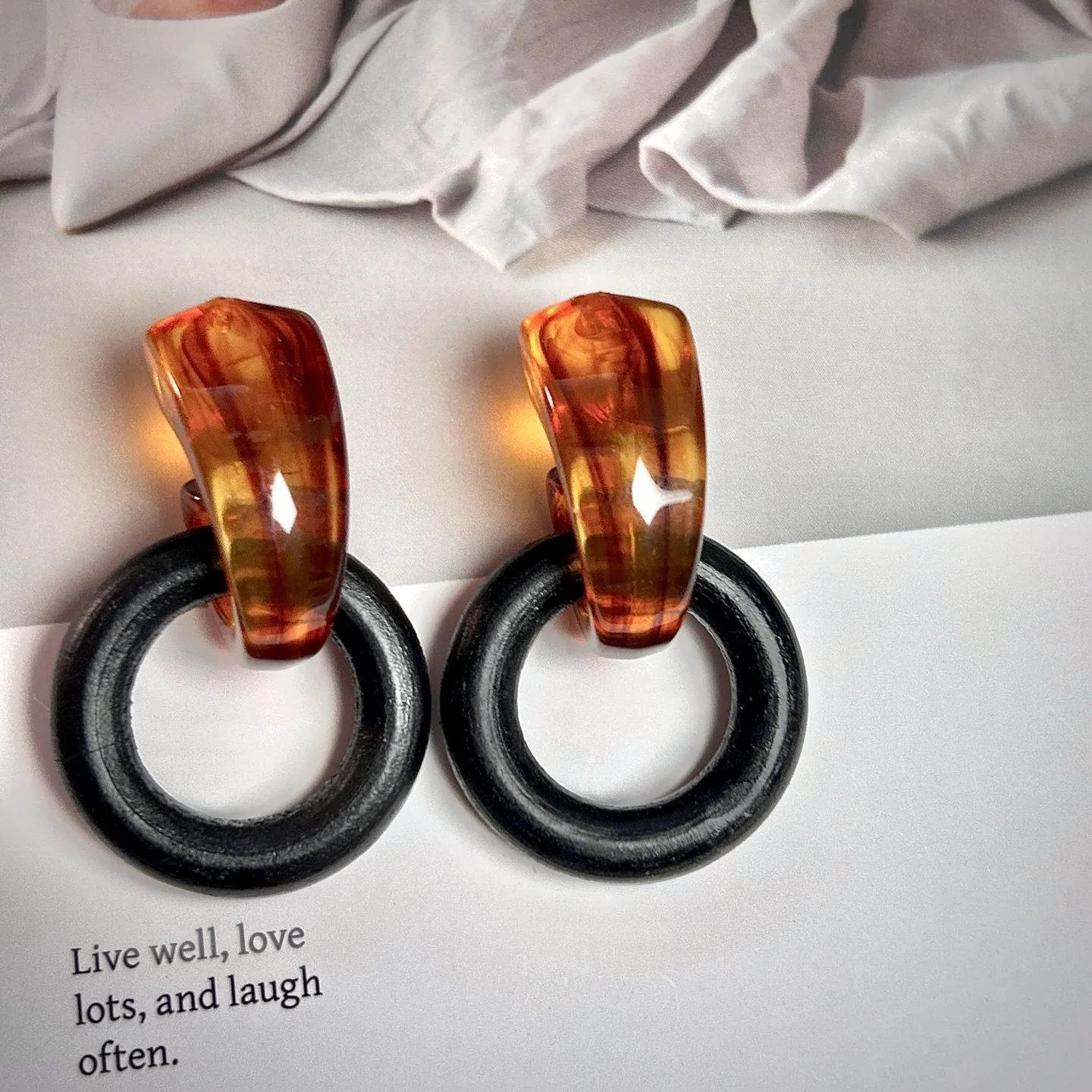 Vintage Monies style wooden earrings, amber stud earrings, niche handmade sense, commuting dating temperament earrings