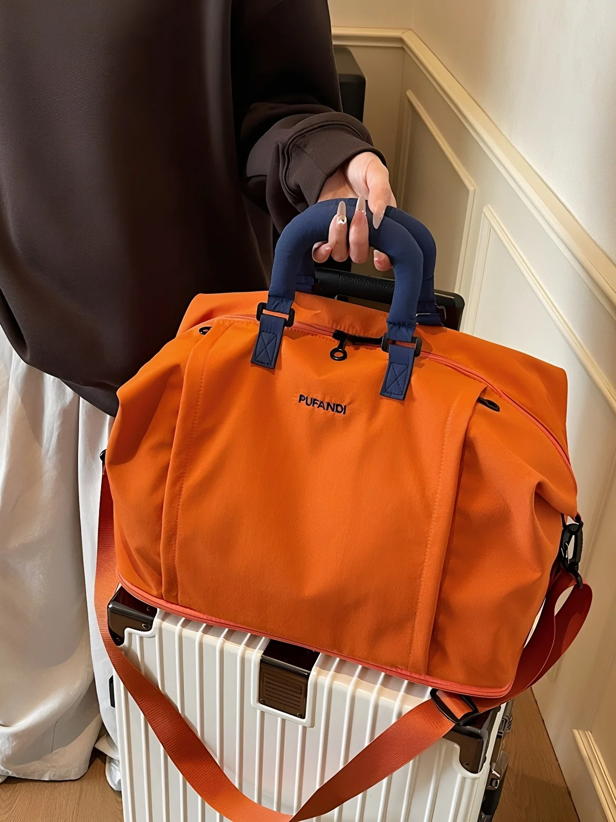 lightweight-large-capacity-travel-bag-fitness-wet-and-dry-separation-storage-maternity-luggage-waterproof-handheld-tour-bag