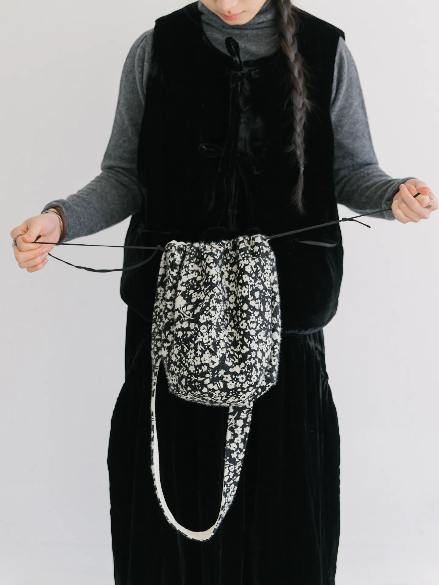 2026 Autumn And Winter Fashion Original Plant Flower Pattern Bucket Shaped Plush Single Shoulder Crossbody Bags For Women Trendy