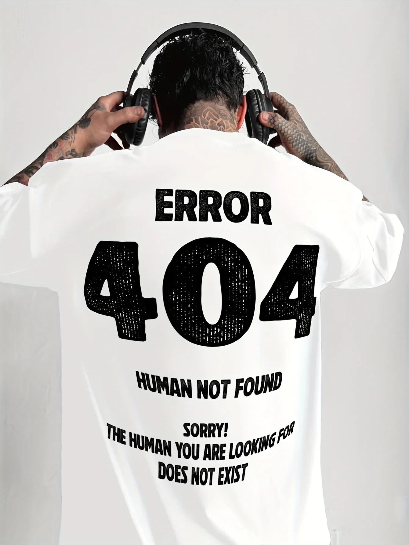 Men'S T-Shirt Featuring a Print of The 404 Error Code, Showcasing a Trendy Street Style