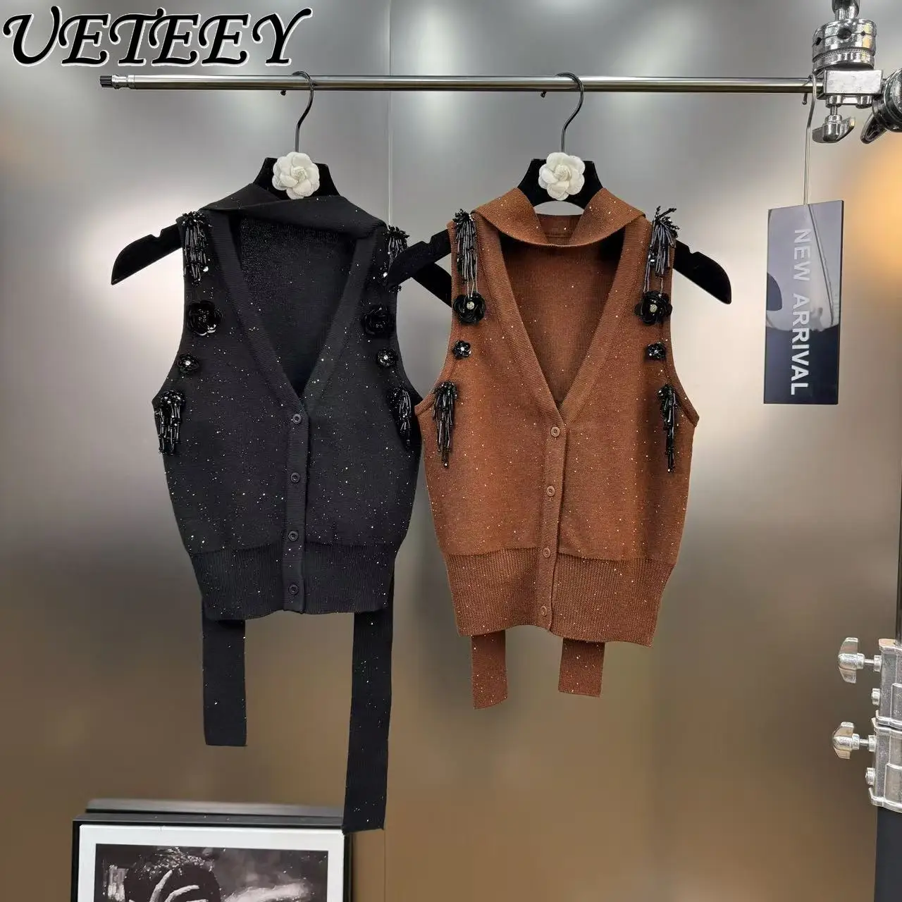 

Vintage Style V-Neck Sleeveless Knitted Vest Three-Dimensional Sequins Beaded Flower Design Ribbon Decoration Short Tank Tops