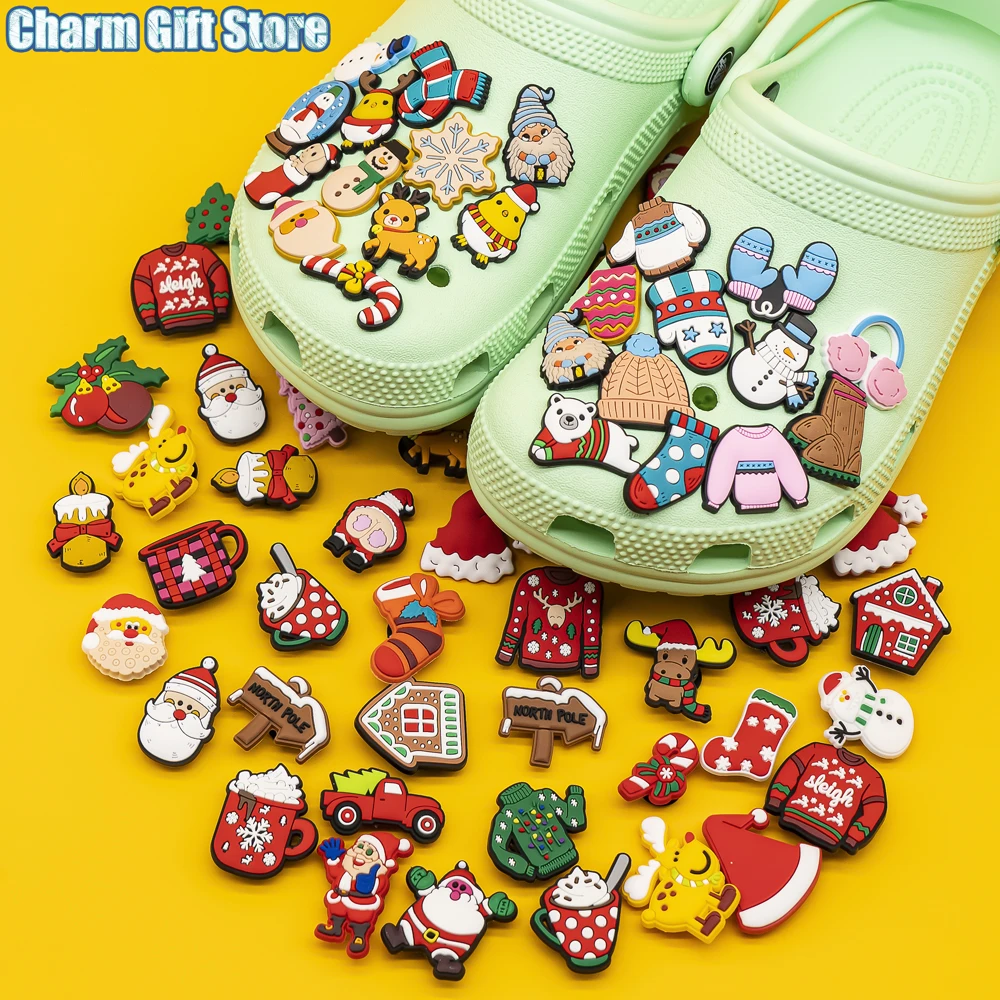 100pcs Christmas pvc Charm Xmas Hats Gloves Socks Shoe Charms for Sneakers Snowmen Shoe Decorations Buckle for Women shoe buckle