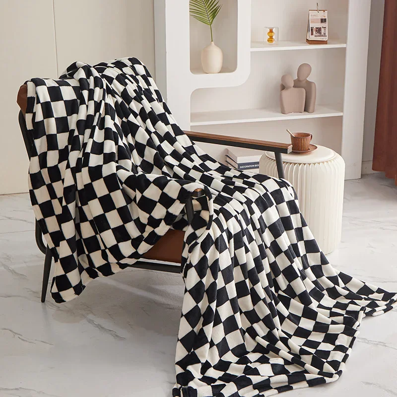 1Pcs Chessboard plaid flannel blanket, thickened milk velvet blanket, coral velvet nap blanket, foreign trade gift blanket