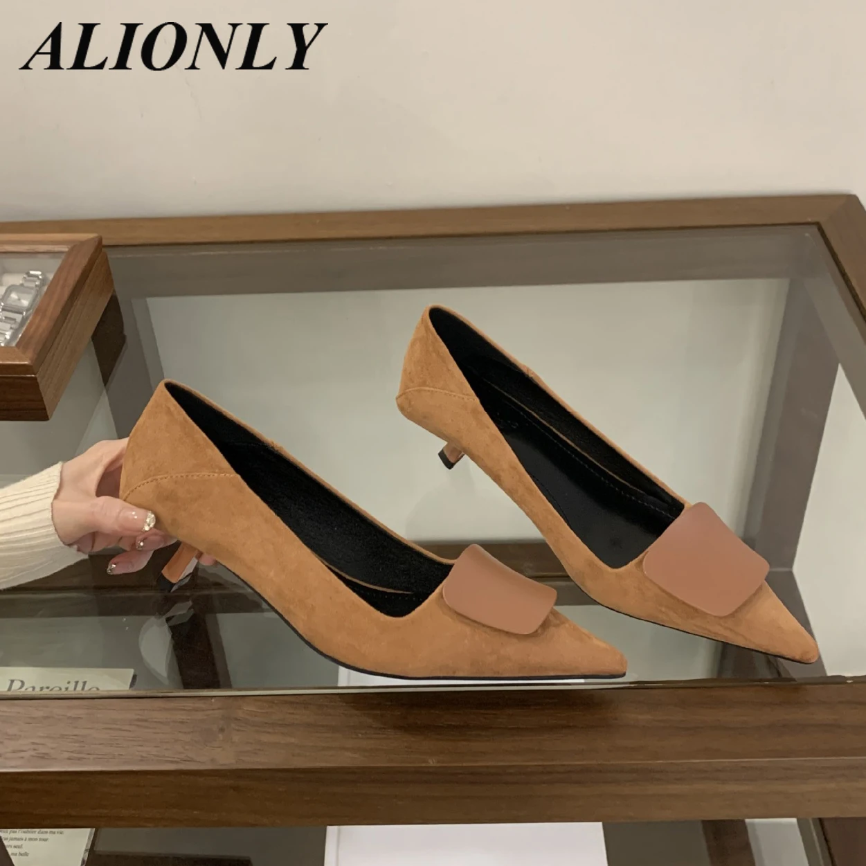 

Alionly 2026 New Fashion Ankle Strap Buckle Flat Shoes Women Comfort Shallow Soft Sole Shoes Faux Shoes