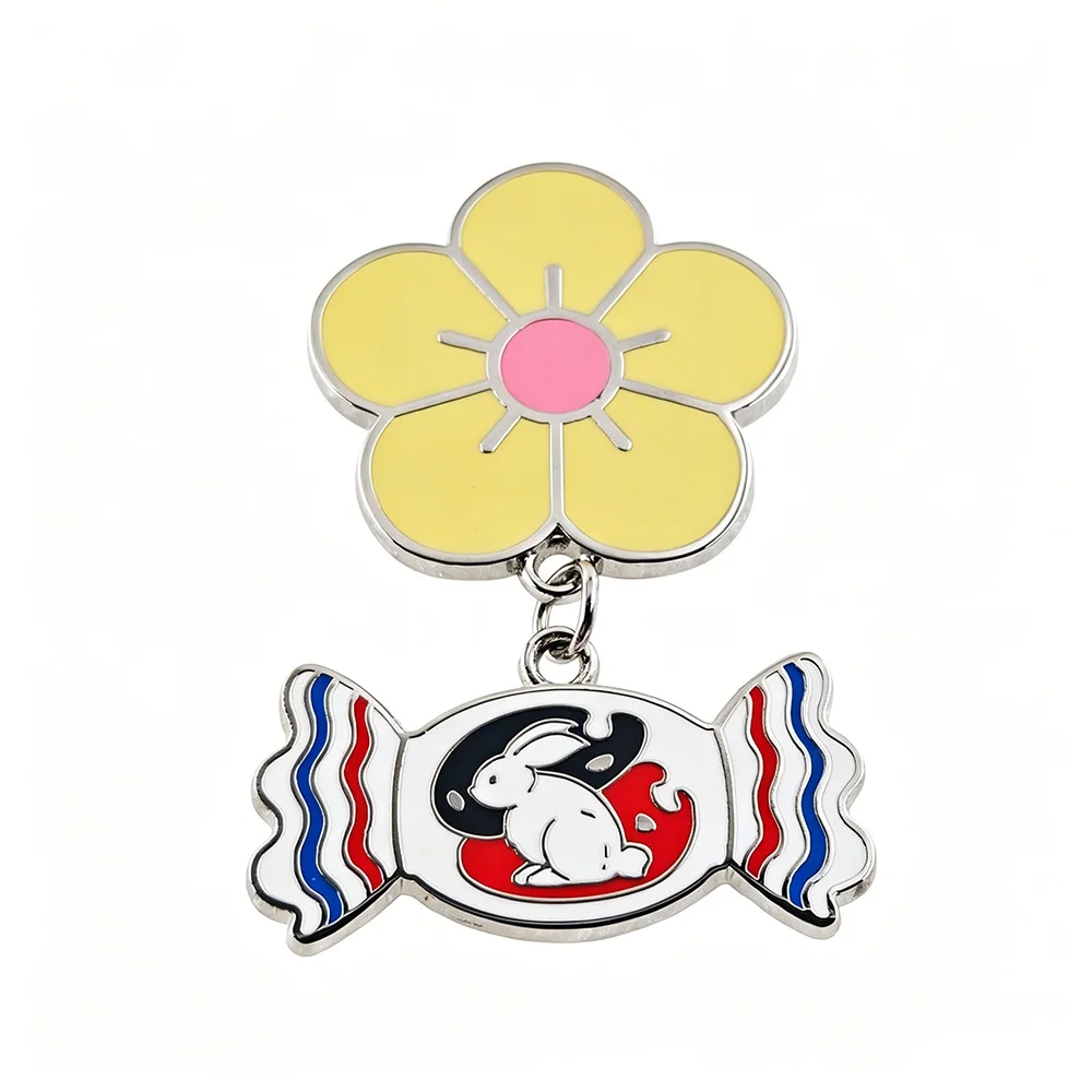 Weißer Hase Süßigkeiten Emaille-Anstecknadel Niedliche Blumen-Hängebrosche Lustiges Snack-Abzeichen Chinesische Nostalgie Metall-Reversnadel Kleidungsgeschenk