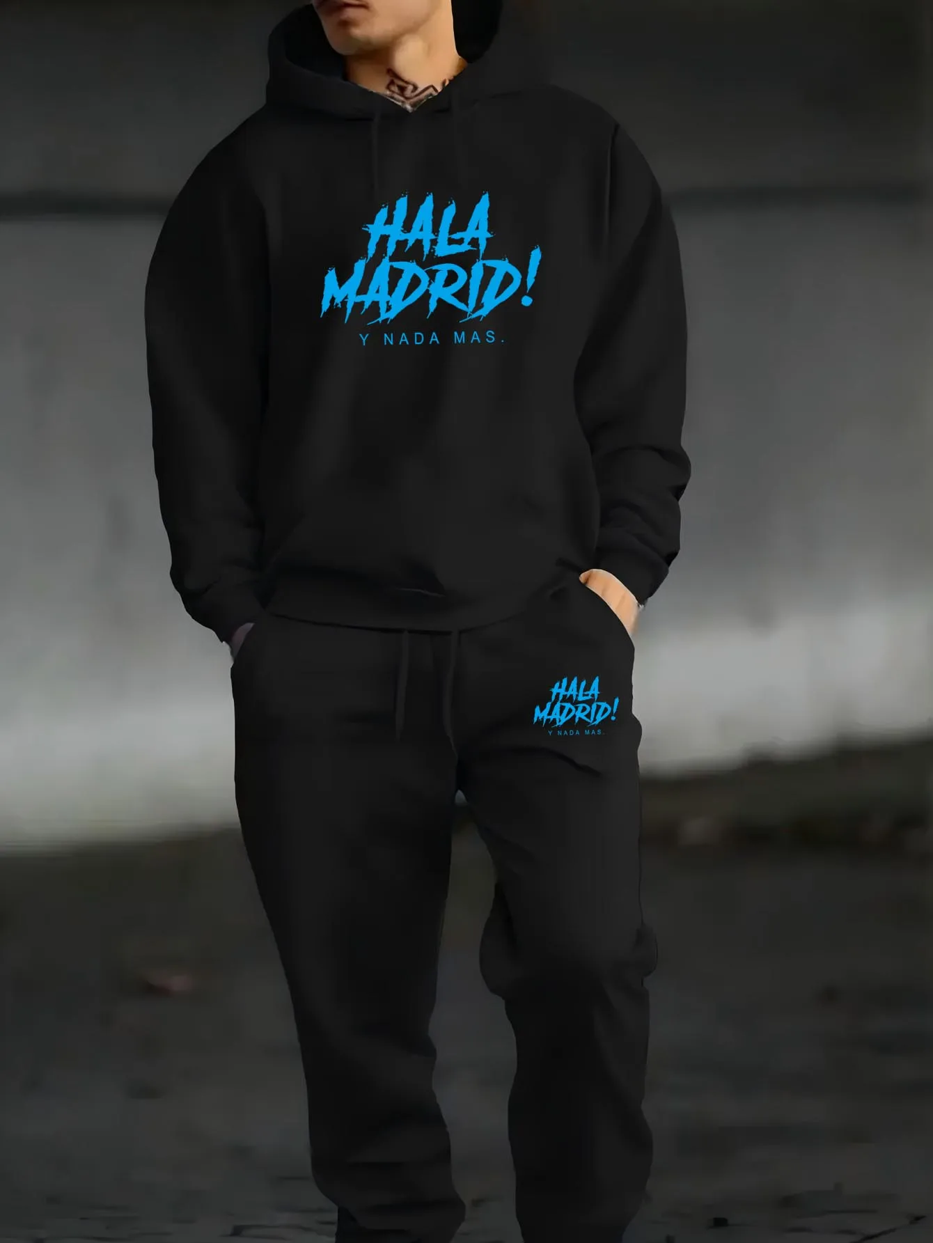 

Men's casual 2-piece set: fashionable hoodie and geometric-patterned sweatpants, suitable for outdoor activities