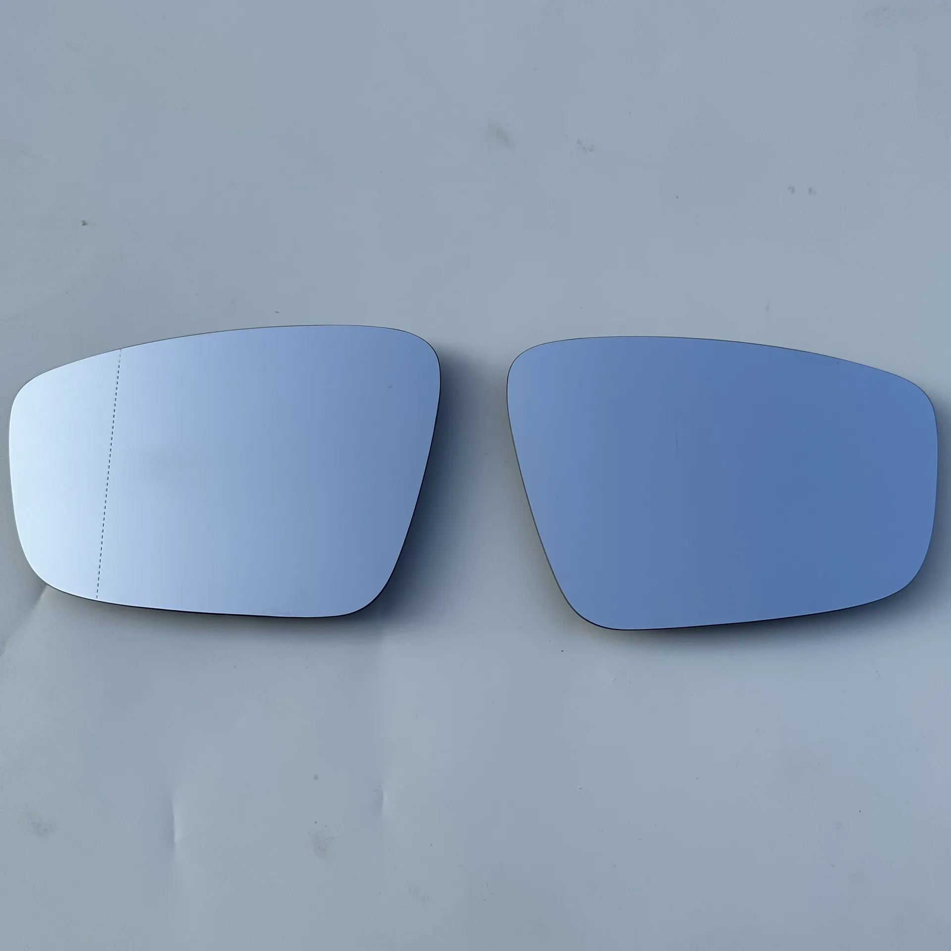 

Suitable for US Version, US Standard, Volkswagen Suiteng Passat, Beetle Rearview Mirror, Rearview Mirror, Heated Glass Lens