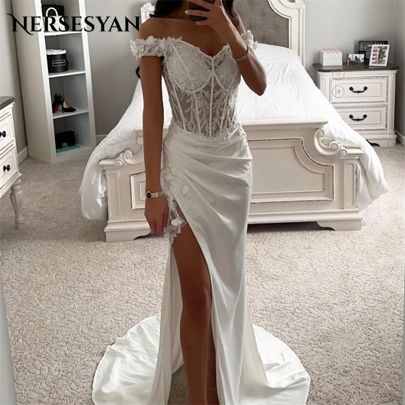 Nersesyan Boho Spitze Applikationen Brautkleider Satin von der Schulter Seite Split Brautkleider lange Falten 2023 Vestidos de Novia