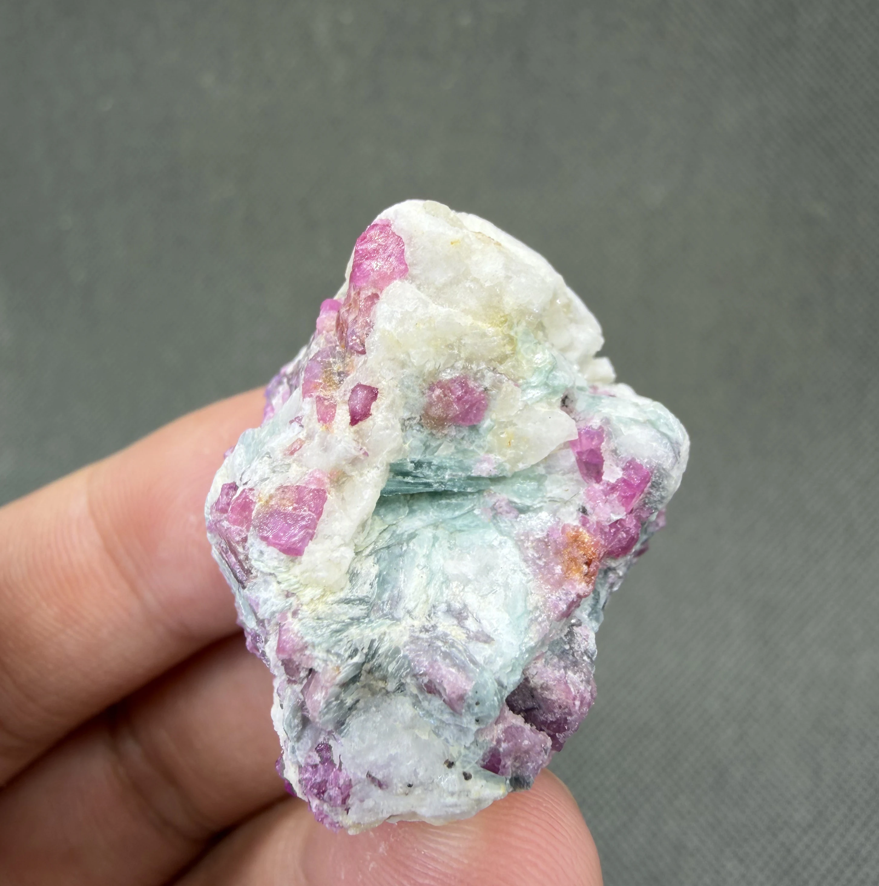 25 g Natural Fluorescent Ruby with Green mica mineral specimen + healing quartz crystals and stones rock gemstone