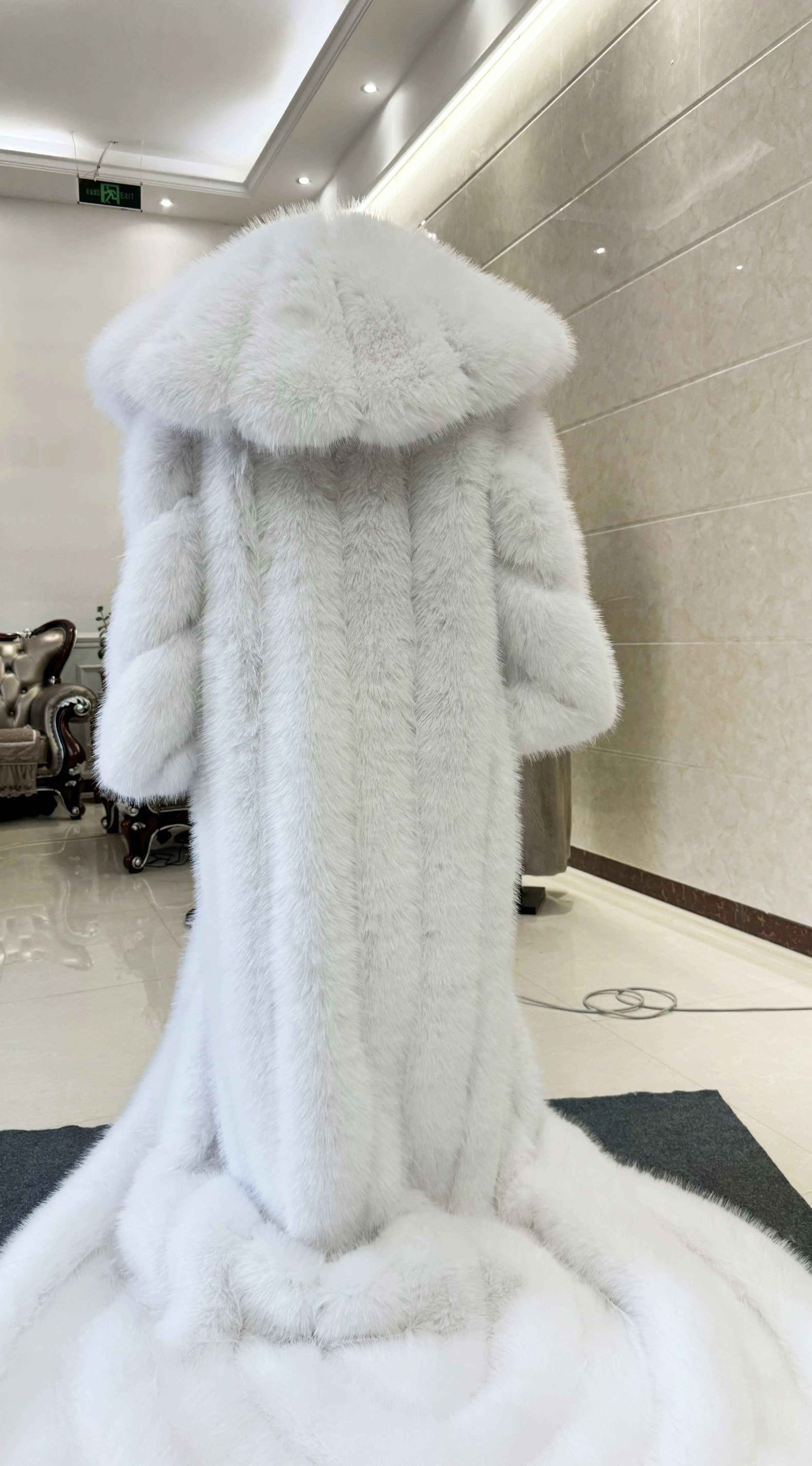 Extra Long Faux Fox Fur Coat White Saga Furs Train Evening Dress for Perform Evening Gown