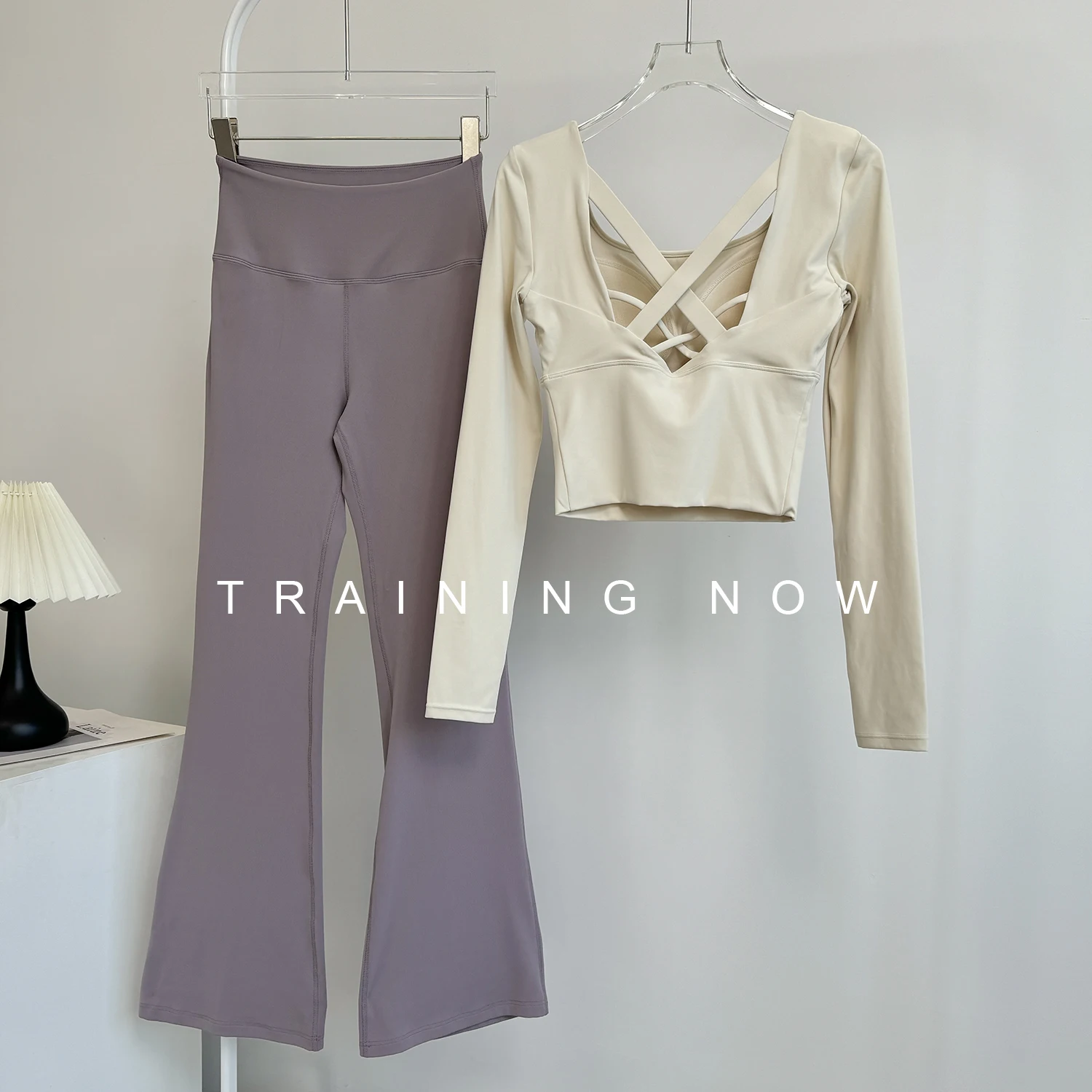 

Костюм для фитнеса для женщин, осенний новый спортивный топ с нагрудником, красивая профессиональная одежда с длинными рукавами для занятий пилатесом, йоги