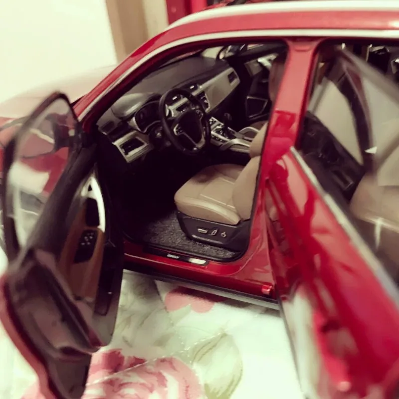アトラス合金ダイキャストメタルカーモデル、吉利SUV、大人の男の子のおもちゃ、ギフト、レッド、装飾、マイクロモデル、コレクションディスプレイ、1:18