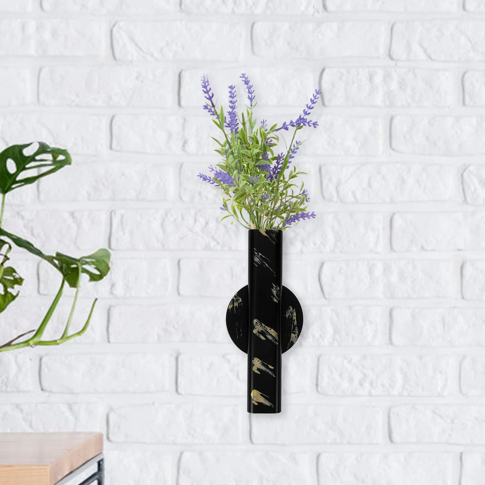 

Durable Metal Wall Mounted Flower Vase Nordic Style Flower Tube Holder Flowerpot Wall Decoration Vases for Flowers