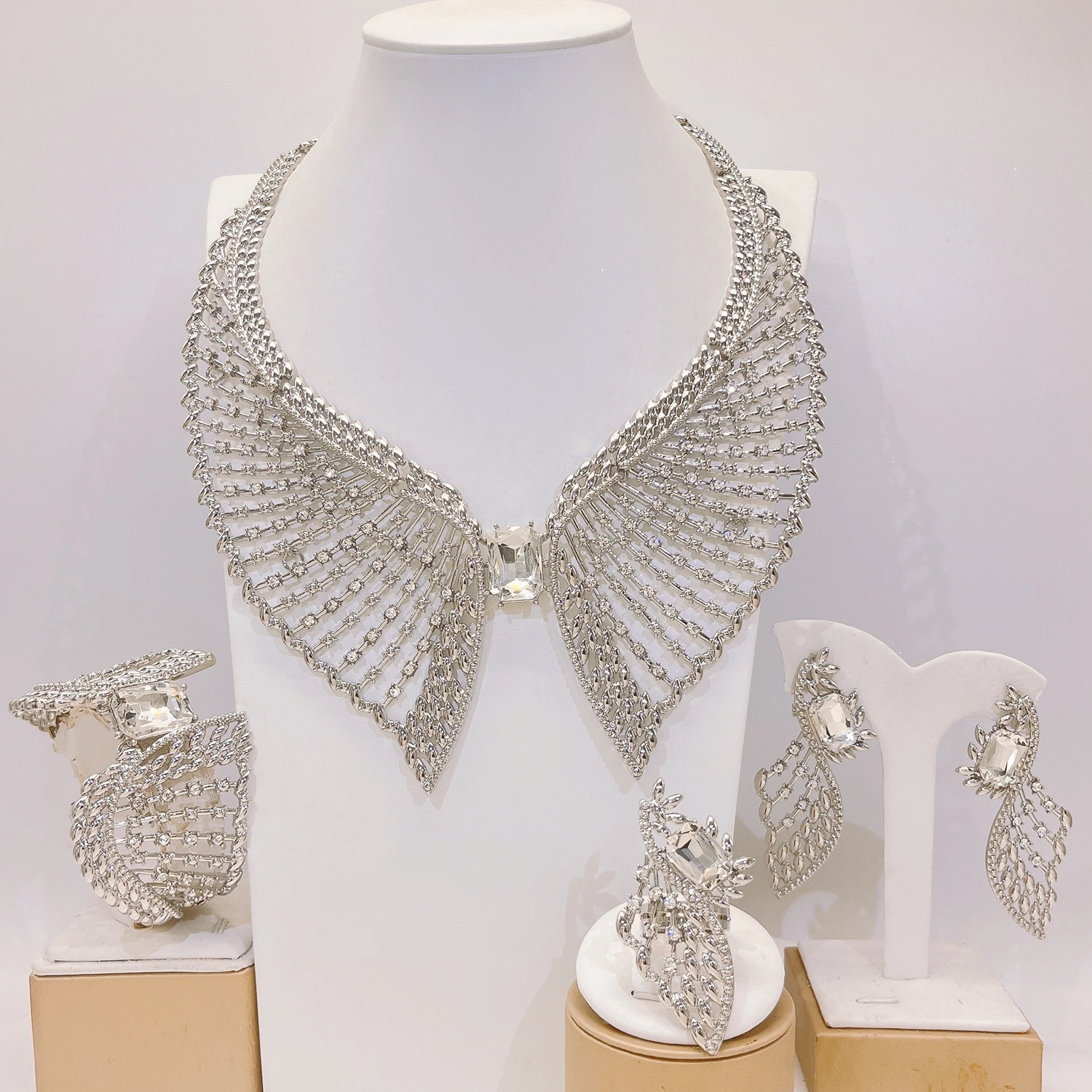 

Factory wholesale hollow jewelry set crystal personality silver necklace fashion jewelry 4-piece set