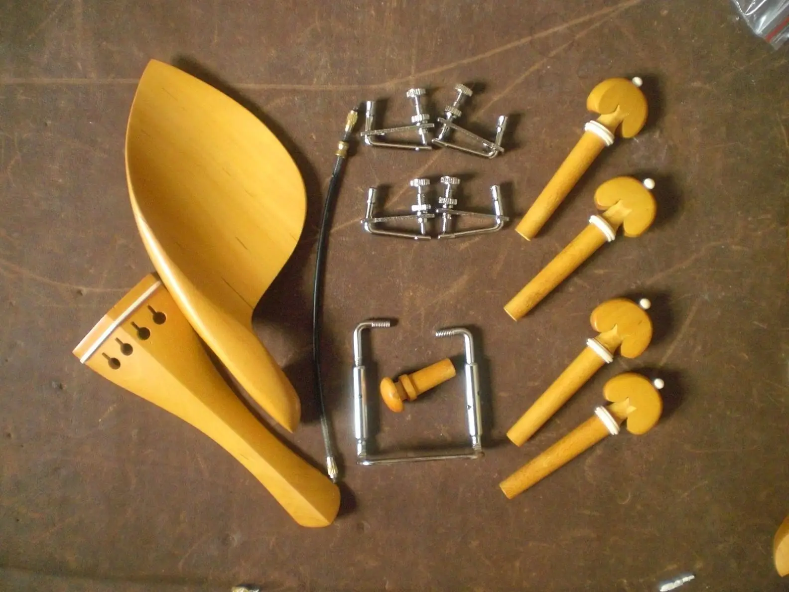 1 Set Quality Boxwood Violin Fitting with Fine Tuner Tail Gut Chin Rest Screw All 4/4