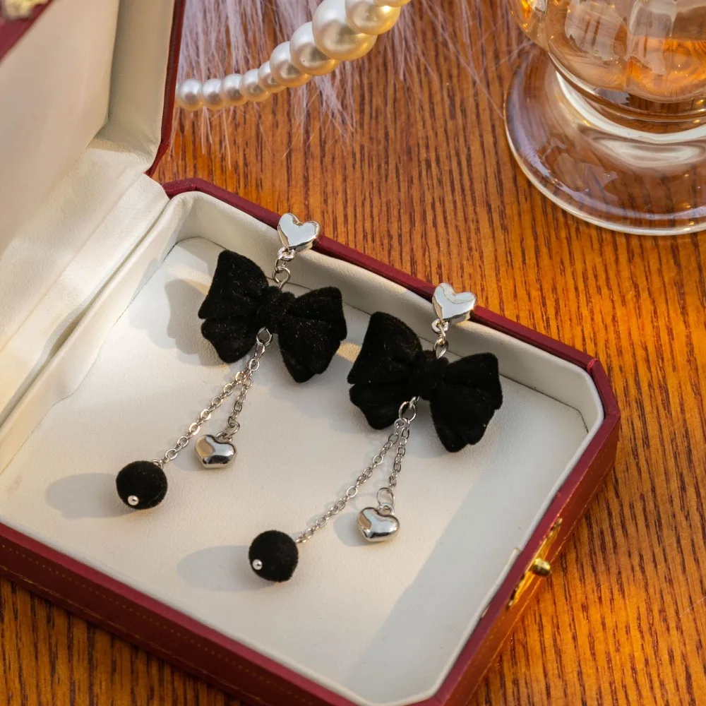 Vintage Bowknot Bow Drop Earrings Love Heart Black Red Bowknot Ear Pendant Flocking Alloy Bow Dangle Earrings New Year Gift