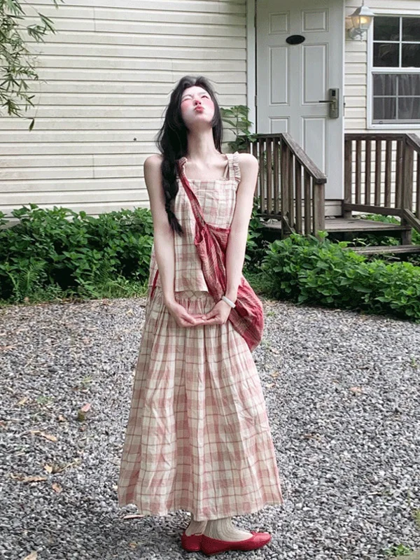 

Summer 2025 Dopaamine Checkered Halter Top Skirt Set Women's Fashion Set Short Sleeve round Neck Long Pants Vivacious Outfit