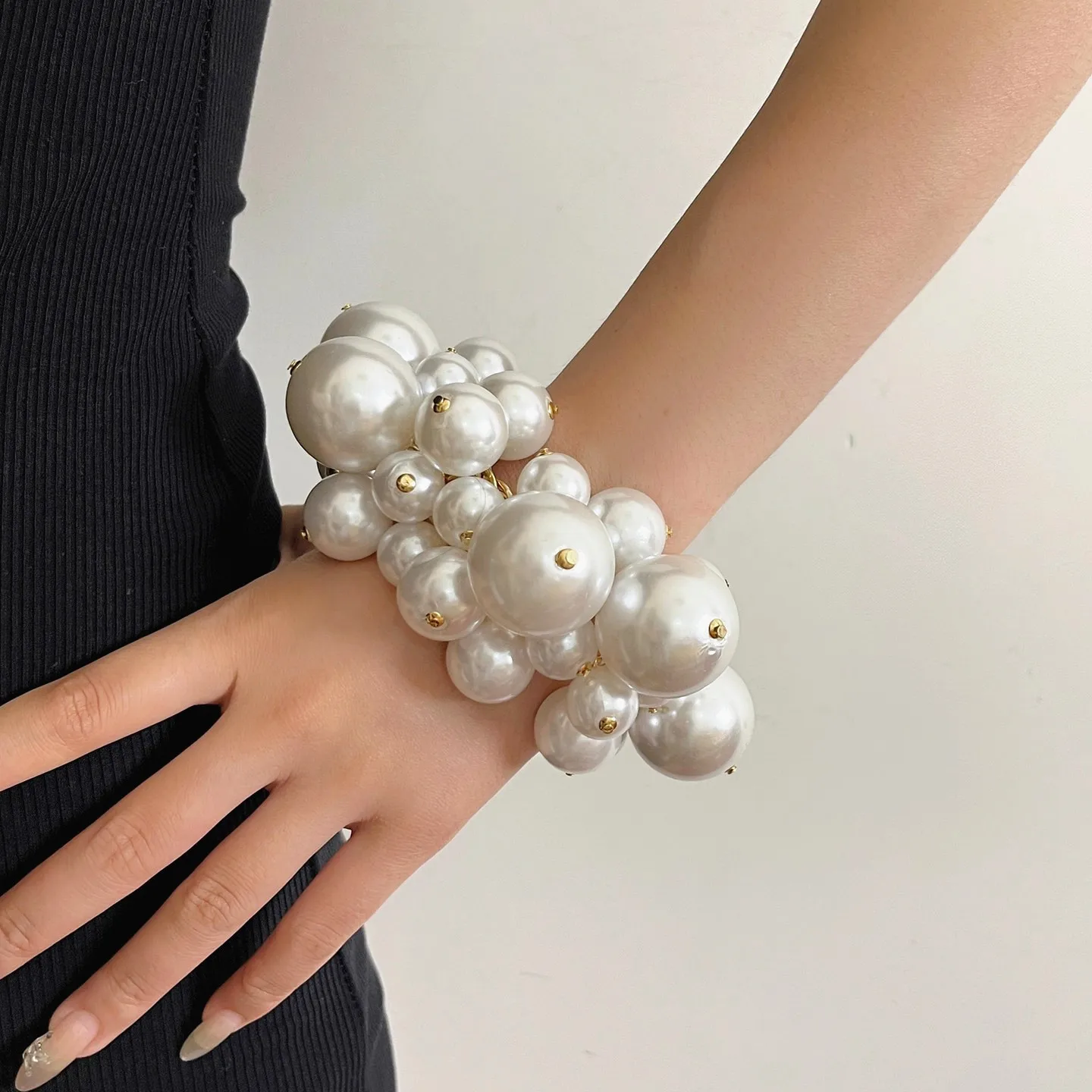 

Vintage Large Pearl Beaded Metal Open Bracelet Bangles for Women Trendy Exquisite Exaggerated Heavy Jewelry Party Accessory