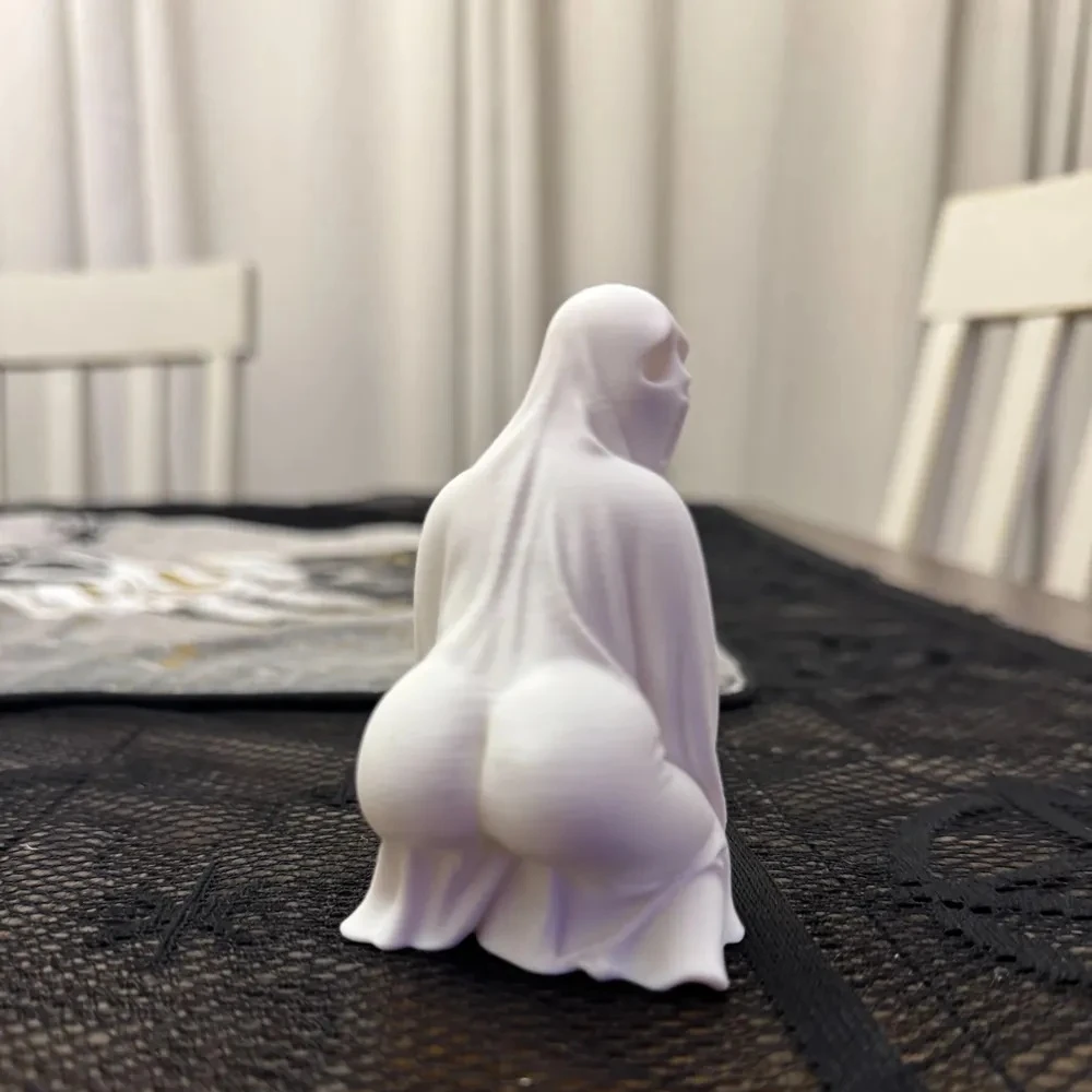3D Printed Big-Ass Ghost Statue, Halloween Witch Ghost Desktop Ornament, Fun Design, Home Decor for Living Room, Suitable for Haunted House or Horror-Themed Desktop Decorations, Perfect as a Conversation Piece, Halloween Decorative Props and Accessories, Very Humorous Year-Round Ornament, Perfect Halloween Gift