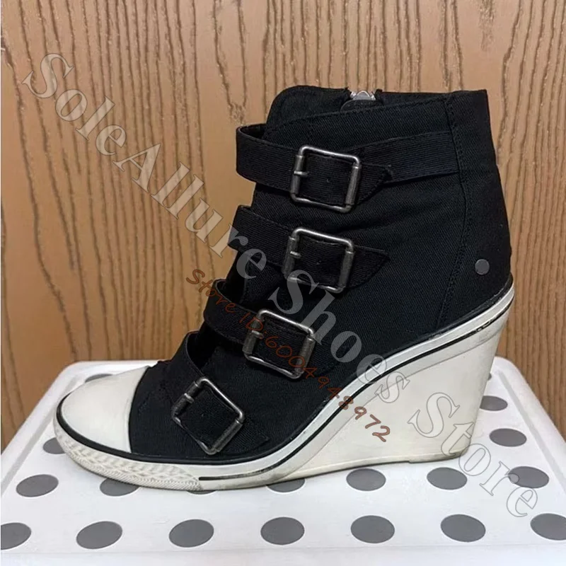 Graue High-Top-Keilabsatz-Sneaker mit mehreren Schnallen, Vintage-Stil …