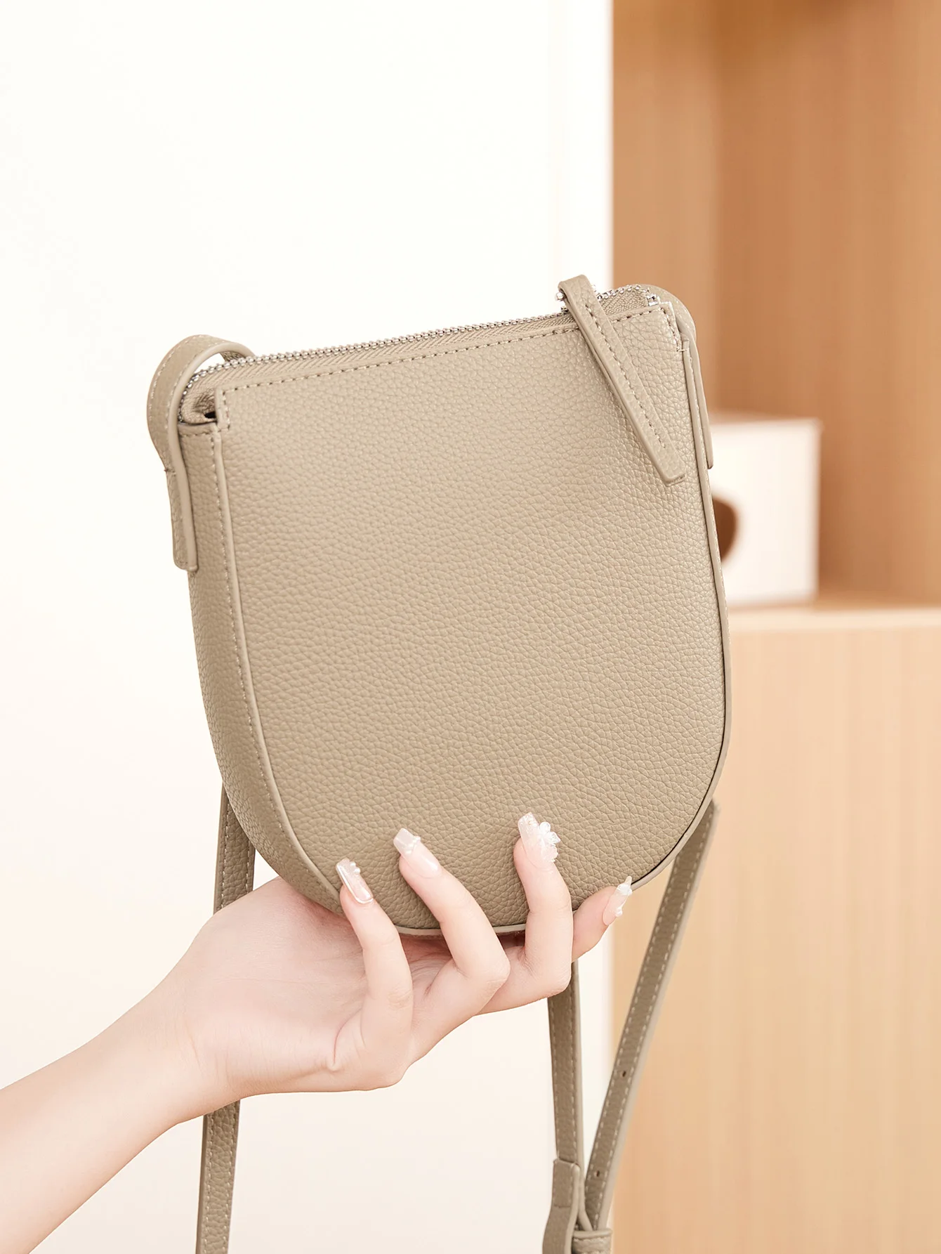 Classic minimalist solid color women\'s crossbody bag fashionable three-dimensional zipper single shoulder bagPUleather phone bag