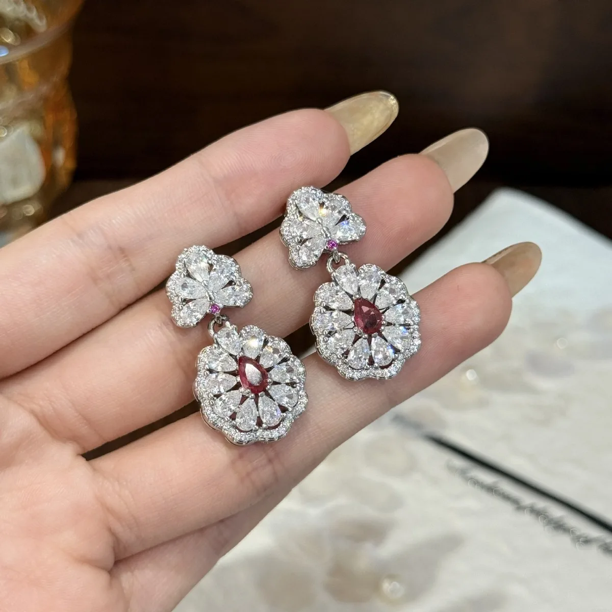 Super Flash Diamond Flower Fashion Women's Earrings Wedding Ball Exquisite Earrings High End Jewelry Festival Gifts G2982