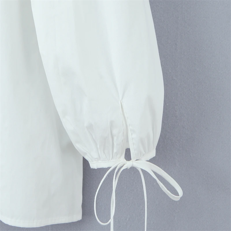 Damska biała koszula z dużym kołnierzykiem z koronki ażurowej - bufiaste rękawy ze ściągaczami przy mankietach i zapinana na guziki, słodka bluzka dziewczęca.