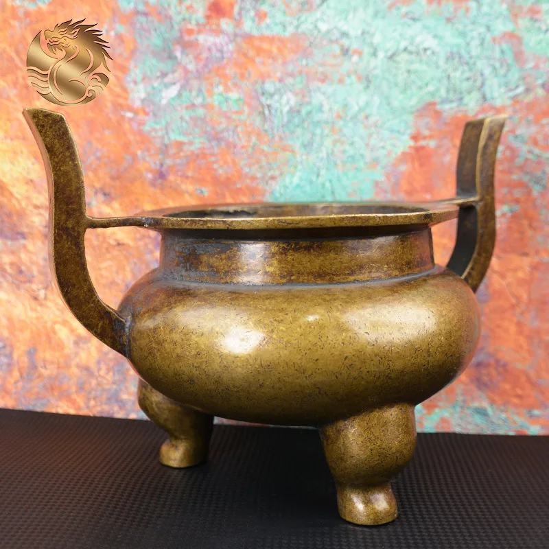 Large, all-brass, three-legged bronze Buddha statue for altar use, with a retro patina and polished surface, a decorative piece