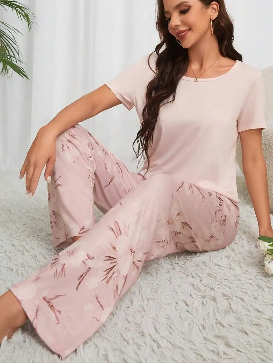 

Women's Soft Milk Silk Pajama Set with Floral Print, Short Sleeve & Wide Leg