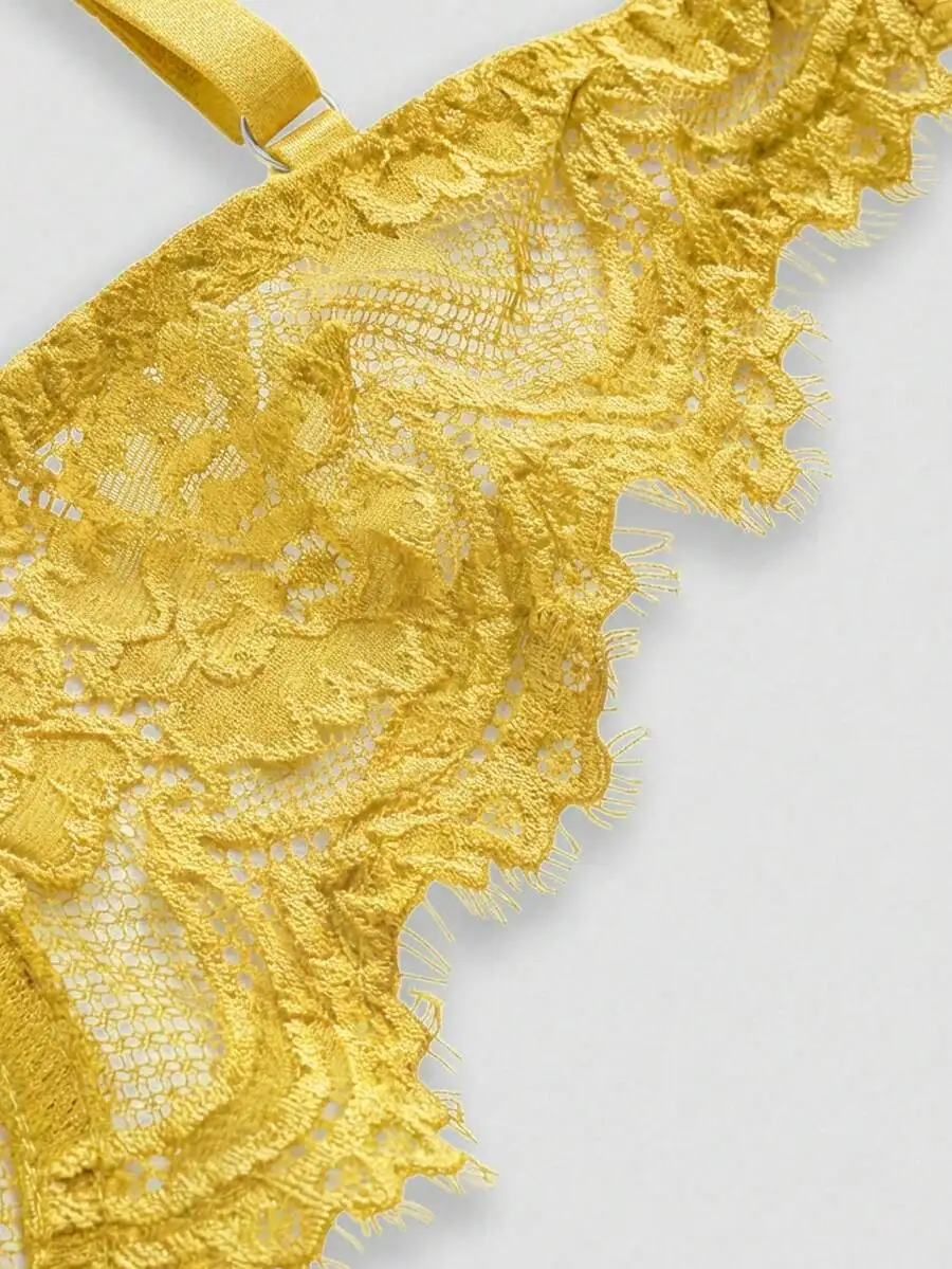 

Golden Floral Lace Underwire Triangle Bra With Scalloped Hem And Delicate Mesh Detail