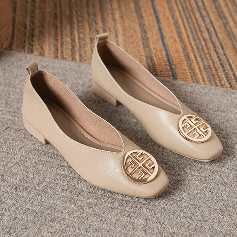 รองเท้าส้นเตี้ยทรงเหลี่ยม สีพื้น สไตล์เรโทรลำลอง รุ่นใหม่ ปี 2025 ไซส์ 33-43 ขายดี รองเท้าลำลองผู้หญิง คุณภาพเยี่ยม