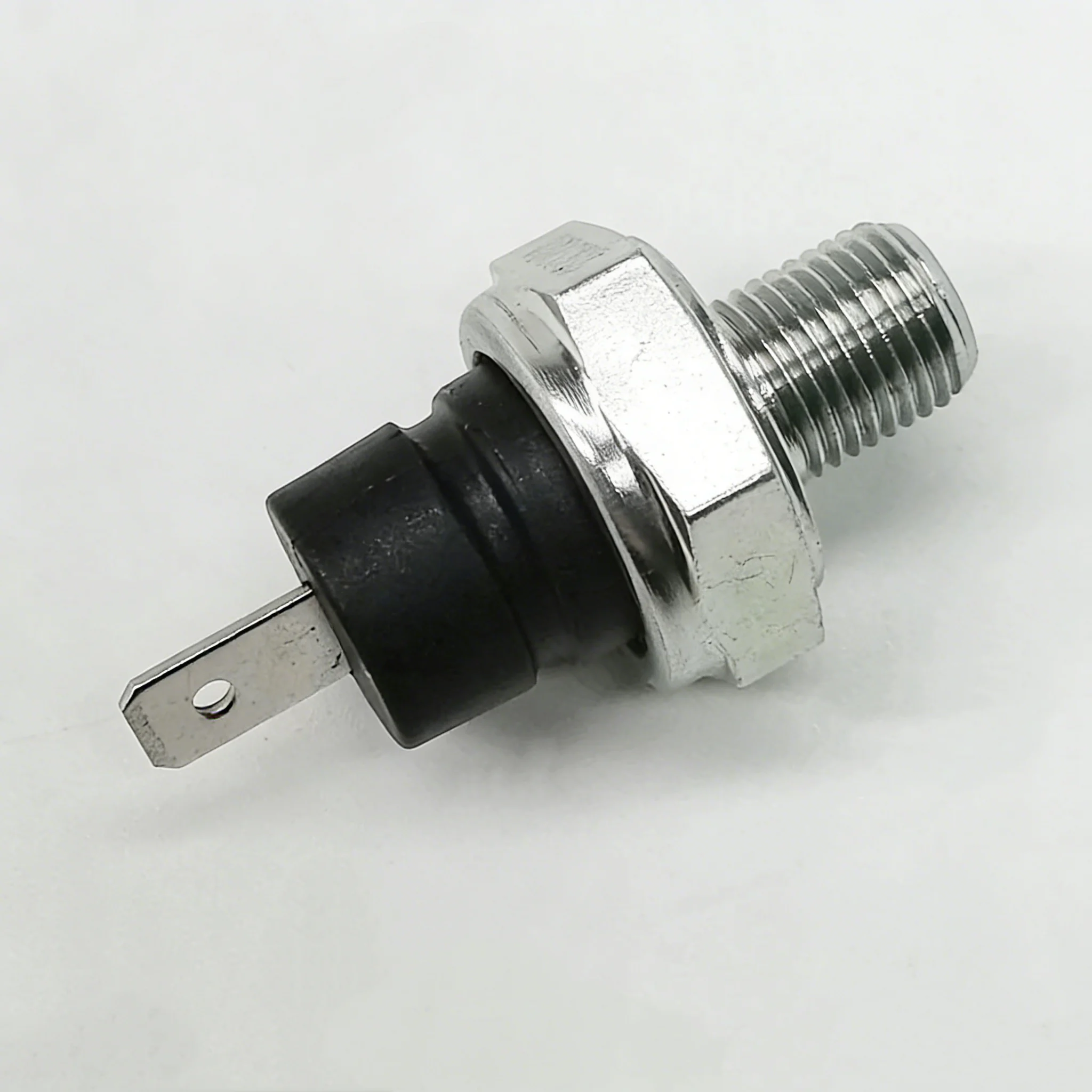 Motorcycle Oil Pressure Sensor For Aprilia APR125/150 CR150 Oil Sensor GPR125 GPR150
