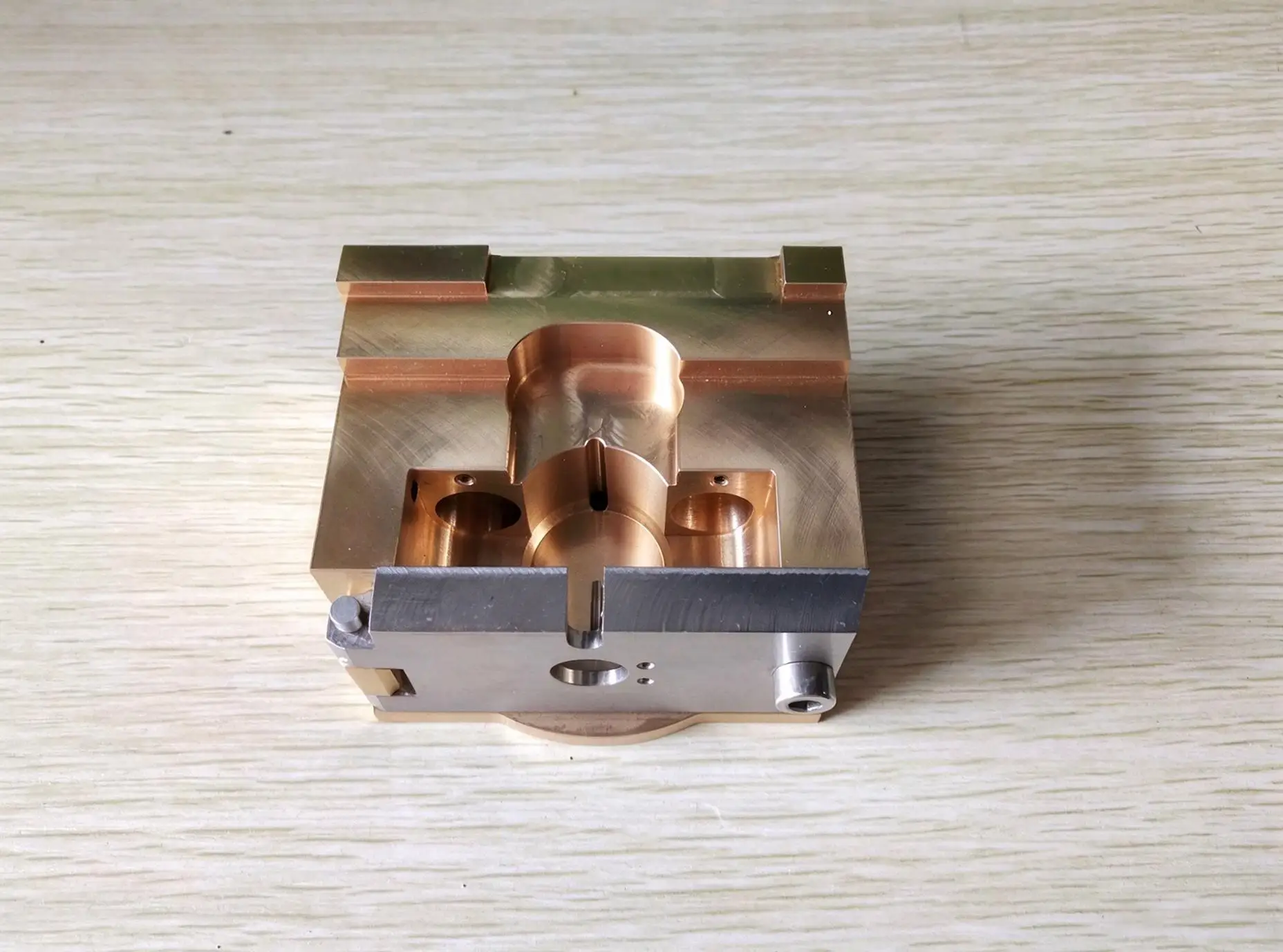 X187B532H01,Guide Base,upper dies block with door 80x69x47mm apply for Mitsubishi wire cut edm Machine Parts